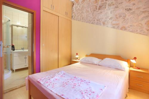 Holiday house with a swimming pool Razanj, Rogoznica - 17904, Rogoznica (photo 3)