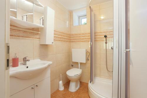 Holiday house with a swimming pool Razanj, Rogoznica - 17904, Rogoznica (photo 6)