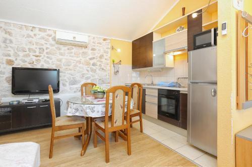 Holiday house with a swimming pool Razanj, Rogoznica - 17904, Rogoznica (photo 7)