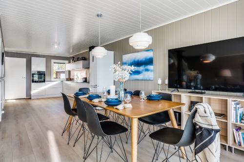 Rorsundet Brygge near สนามบินเบรินเนยซุนด์