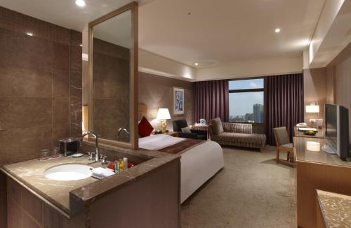 room detail thumbnail 1