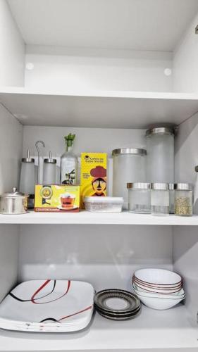 Apartamento encantador com piscina e vista mar