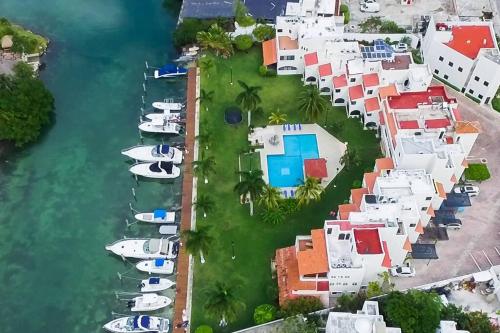 Elegant Lagoon front Villa by CASA PARAISO, Cancún (photo 5)