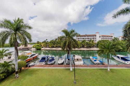 Elegant Lagoon front Villa by CASA PARAISO, Cancún (photo 9)