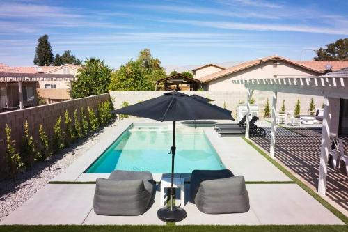 Quintessential Desert Oasis w/Pool, Spa, & Firepit