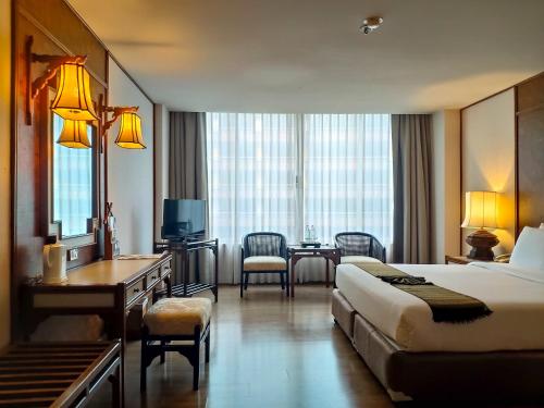 room detail thumbnail 2