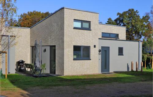Amazing Home In Lembruch-dmmer See With 2 Bedrooms, Wifi And Indoor Swimming Pool
