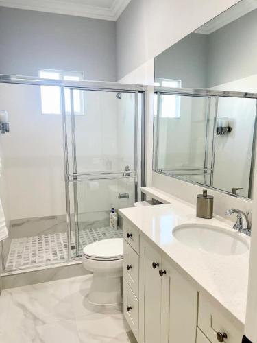 Huge Family Home Near Disneyland & SoCal Beaches in Midway City, USA