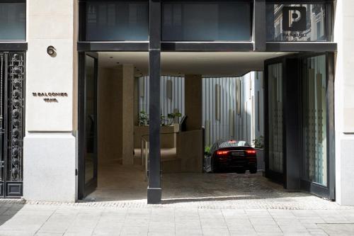 60 Balconies Iconic