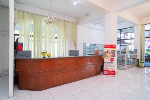 Lobby, RedDoorz Plus @ Hotel Surya Solo near Tirtonadi Bus Terminal