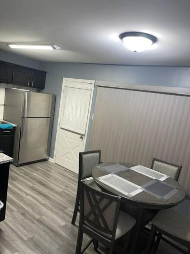 Astonishing 4 bdrm home 30 min to Dwntwn! in Sauk Village, USA