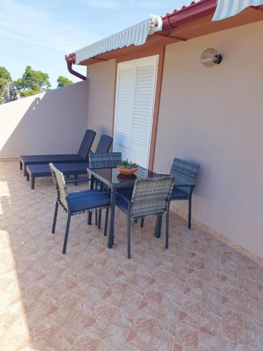Apartment in Mundanije with balcony, air conditioning, WiFi (4912-1)