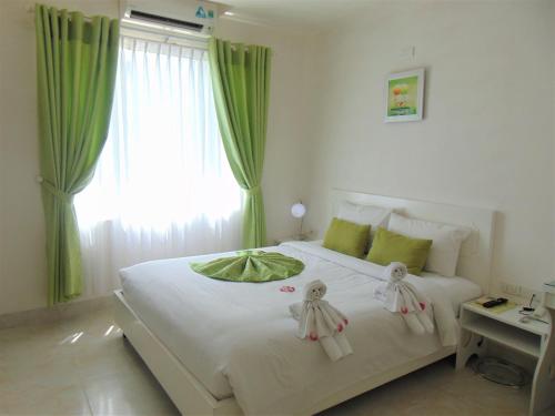 Guestroom, HOTEL LA PERLE in Hue