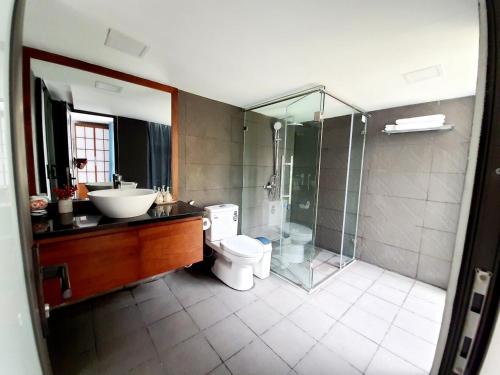 Bathroom, Onsen Villas - Venue Travel in Da Tham