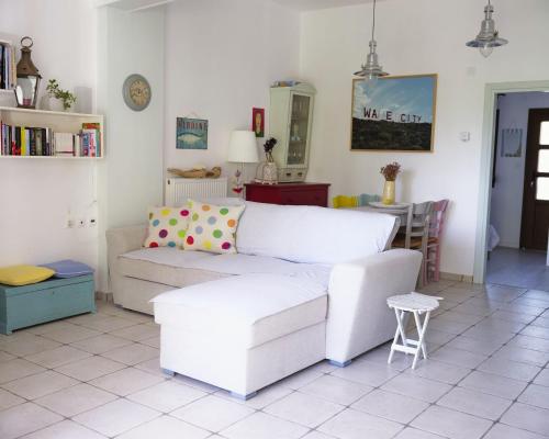 Vintage Apartment Agia Pelagia bay 50m from sea