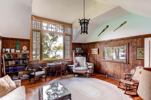 Charming St Albans Cottage on Lake Champlain! in Melville Landing, USA