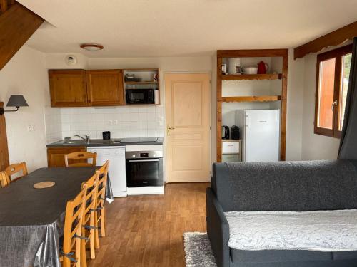 Chalet mitoyen 3 pièces, 8 pers. avec terrasse et parking à La Joue du Loup - FR-1-504-641 gîte à louer Saint-Disdier
