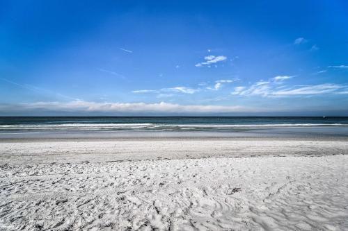 Sunny Indian Rocks Beach Condo Steps to Gulf! in Clearwater Beach, USA