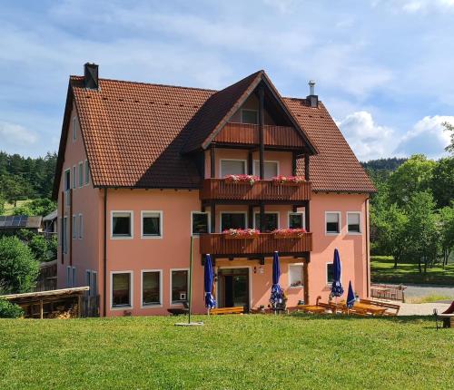 B&B Pottenstein - Gasthaus Zum Schneider - Bed and Breakfast Pottenstein