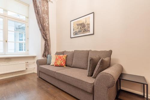 Old Town - Hall Square Apartment, Tallinn (photo 8)