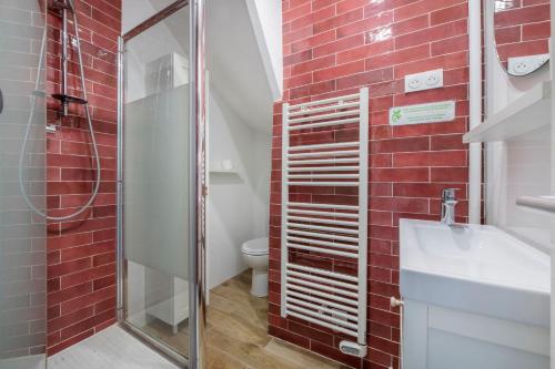 Bathroom, BENFLEET 2 Cocooning studio Proche Paris in Romainville