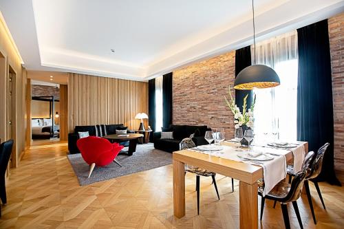 Monument Hotel - main image