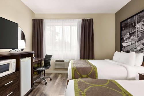 Queen Room with Two Queen Beds - Non-Smoking