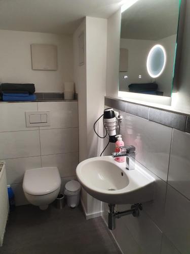 Zimmer im UG direkt in der Innenstadt, Centrum, Schwerin (Foto 9)