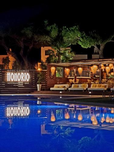 Apartamentos Honorio - Pool and Garden