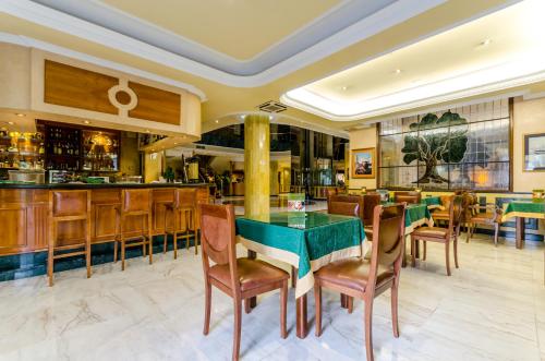 bar/salon, Infanta Cristina in Barrio Penamefecit