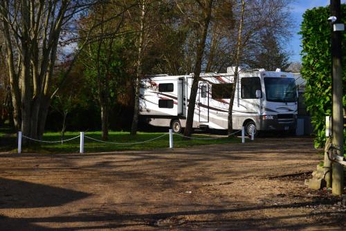 Luxury American RV with Hot Tub