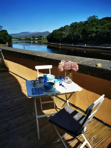 sleeps 4 balcony overlooking harbour Walkers /cyclists /water paradise