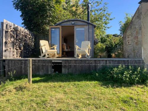 The Goods Wagon, private garden and stunning views in Lesbury
