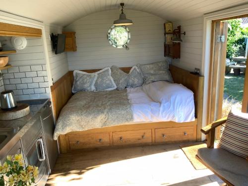 The Goods Wagon, private garden and stunning views in Lesbury