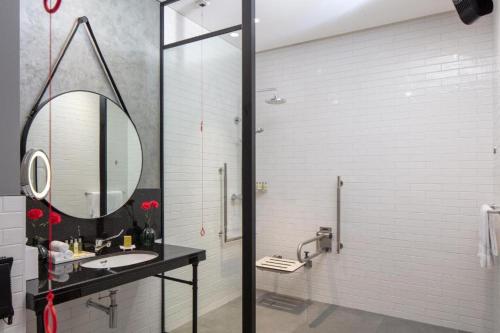 AMBASSADOR APARTMENT WITH VIEW NEAR GYMNATION BUR DUBAI BY LUXURY BOOKINGS - image 10