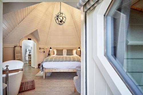 1 queen bed