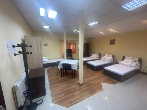 4 twin beds