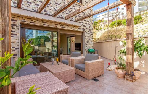 Nice home in Elche with Outdoor swimming pool WiFi and 3 Bedrooms - image 9