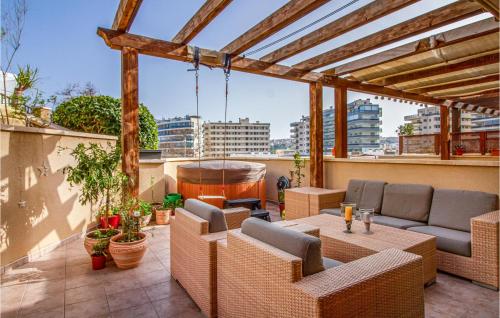 Nice home in Elche with Outdoor swimming pool WiFi and 3 Bedrooms - image 10