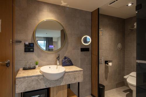 room detail thumbnail 2