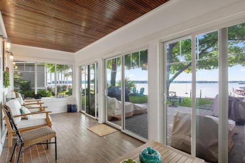 Beautiful Waterfront House in Owasco Lake in Owasco (NY)