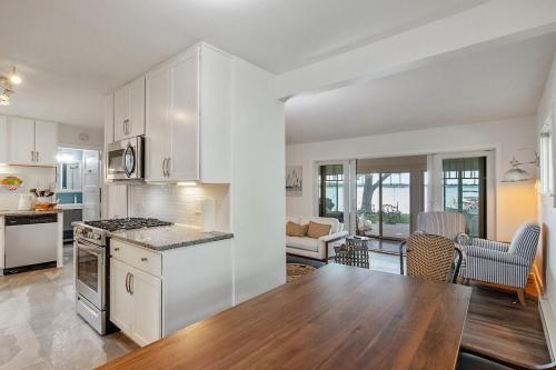 Beautiful Waterfront House in Owasco Lake in Owasco (NY)
