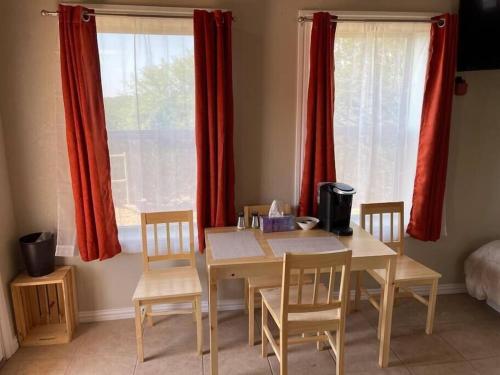 Iekārtas, Inspiration Cabin at Lake Godstone in Džeksboro (TX)