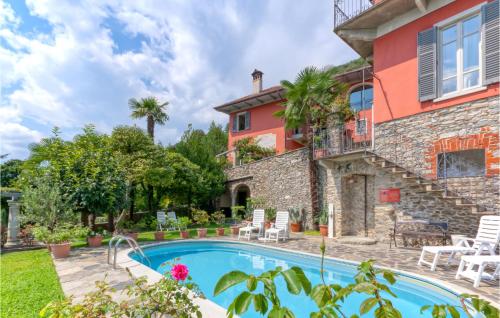 Úszómedence, Awesome Apartment In Carcegna Di Miasino No in Miasino