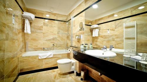 399573919 Holiday Inn Krakow City Centre by IHG