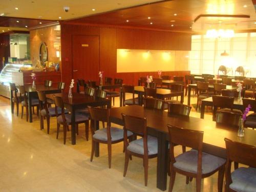 One Bedroom Apartment Near day To Day Al Karama By Luxury Bookings - image 7