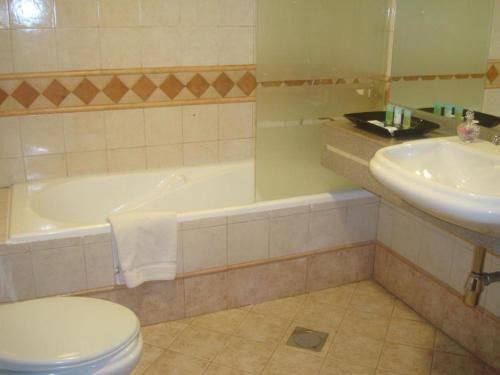 One Bedroom Apartment Near day To Day Al Karama By Luxury Bookings - image 11