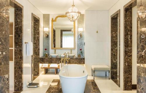 Royal Suite Near Habtoor Polo Club By Luxury Bookings - image 2