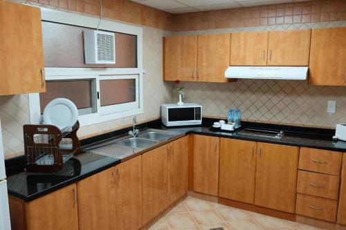 Standard Two Bedroom Apartment Near ADCB Metro By Luxury Bookings - image 3