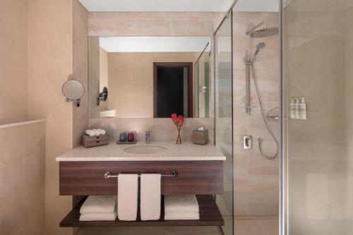Studio Apartment Near The Media Lounge Palm By Luxury Bookings - image 2